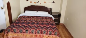 7 bedrooms, WiFi, bed sheets