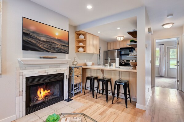 ثلاجة، ميكروويف، فرن، موقد طهي مسطح