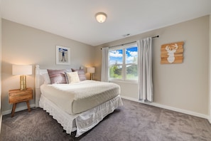 3 bedrooms, iron/ironing board, travel crib, free WiFi