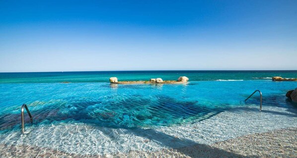 Pool - New Years in Los Cabos in a 2 BR Suite With Amazing Views (San José del Cabo)