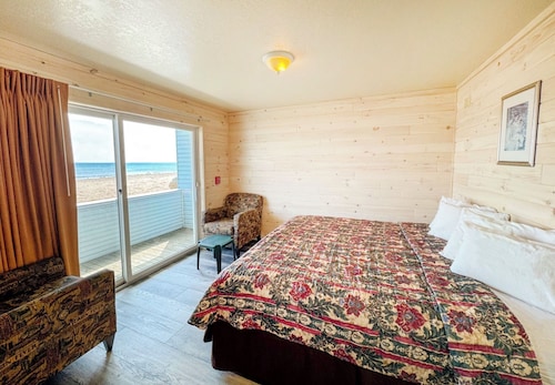 Blue Water Beachfront Hotel & Waterpark