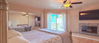 Pacific Breeze ocean view , a few steps from Main Street, the sand and pier