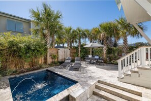 A heated pool - Pet Friendly + 2 Coastal Homes + 2 Pools + Twice the Fun (Folly Beach)