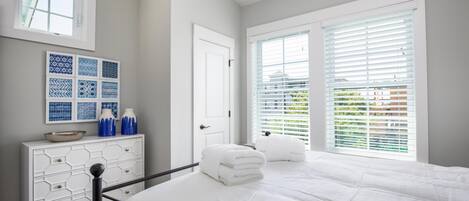 8 bedrooms, iron/ironing board, Internet, bed sheets