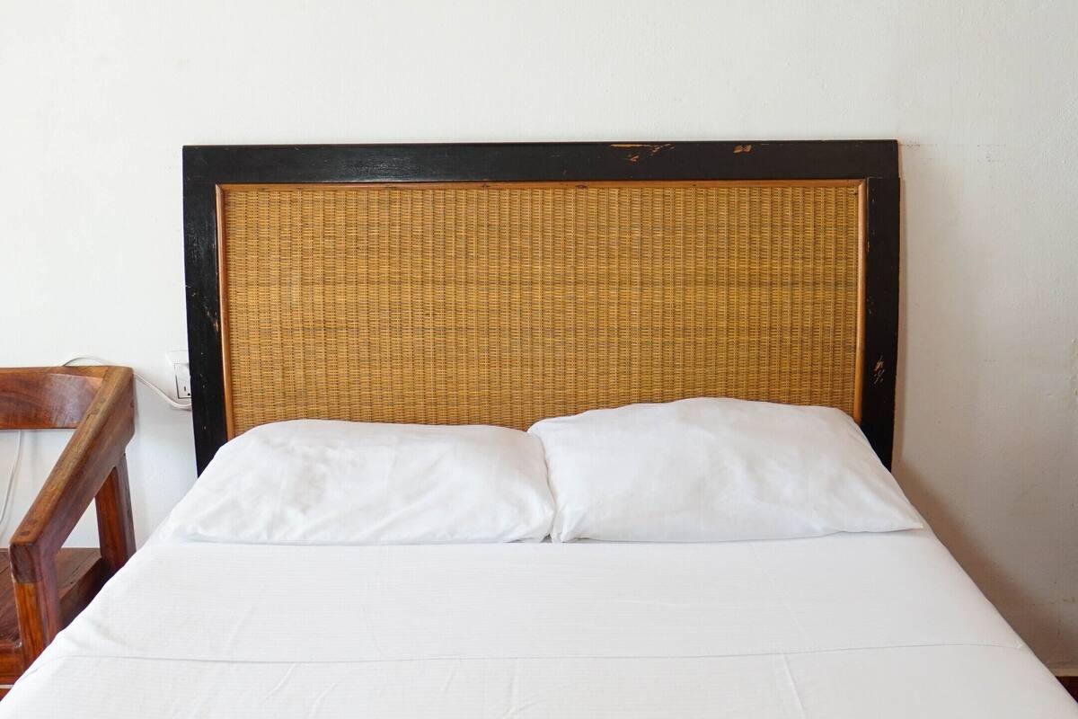 Basic Single Room | WiFi (free), bed sheets