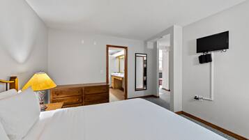 Iron/ironing board, WiFi, bed sheets, wheelchair access