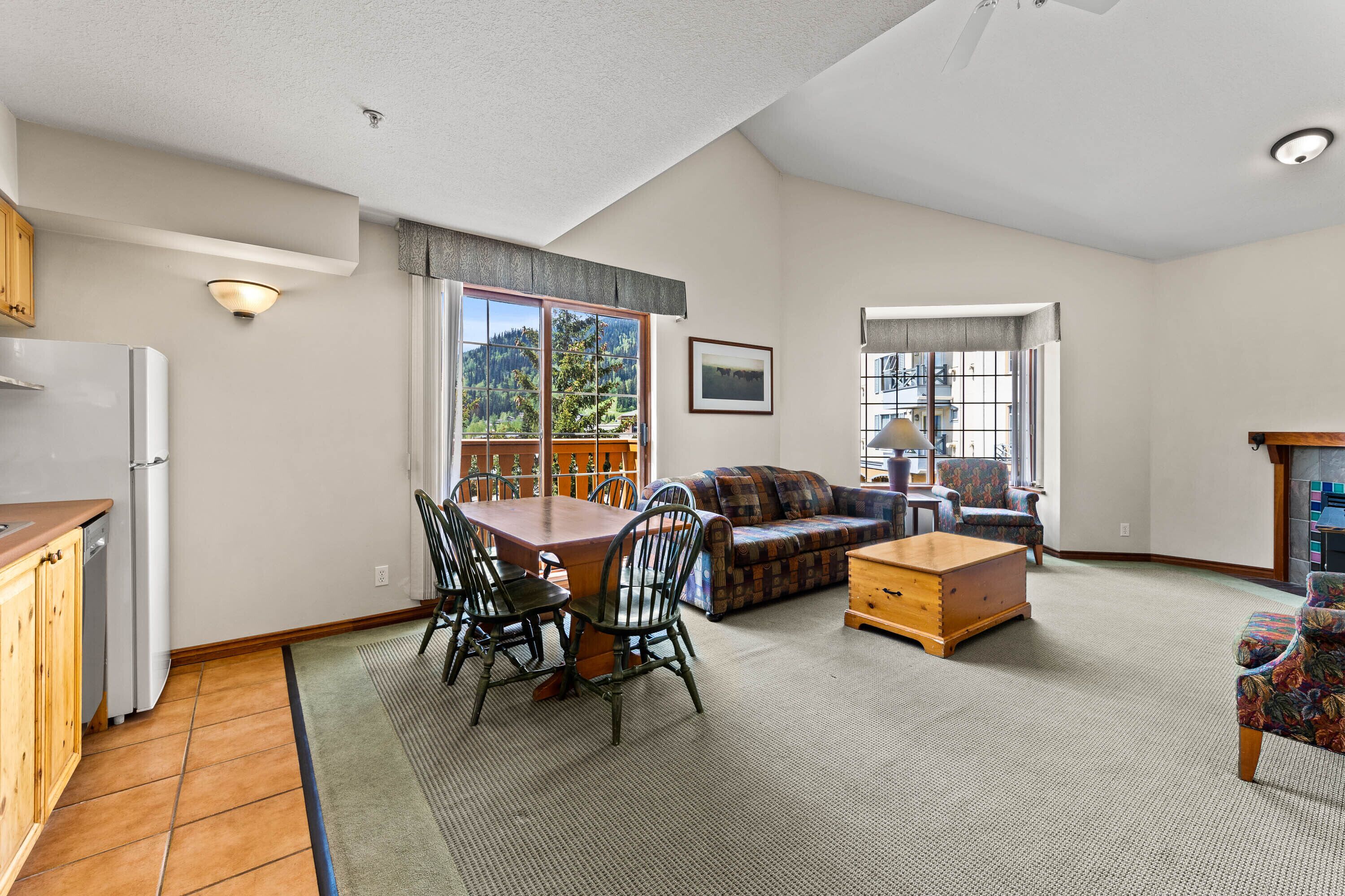 TV, fireplace, DVD player