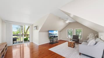 Smart TV, fireplace, video games