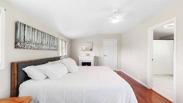 5 Schlafzimmer, Schreibtisch, Bügeleisen/Bügelbrett, kostenloses WLAN