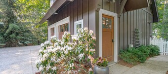 Carriage House - Studio Condo minutes away from downtown Saugatuck!