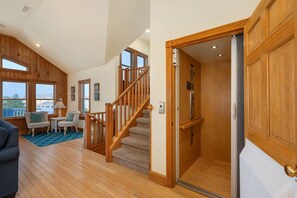Interior - Ocean Aire: Heated Pool, hot tub, dog-friendly, easy beach access! (Nags Head)