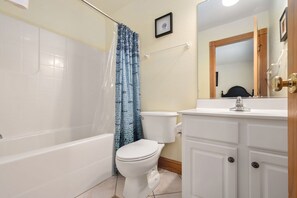 A bathroom with a bathtub, toilet, and sink. - Ocean Aire: Heated Pool, hot tub, dog-friendly, easy beach access! (Nags Head)