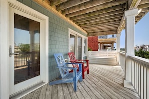 EE17: Ocean Aire | ML Front Covered Deck