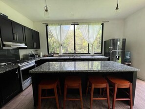 Fridge, cookware/dishes/utensils