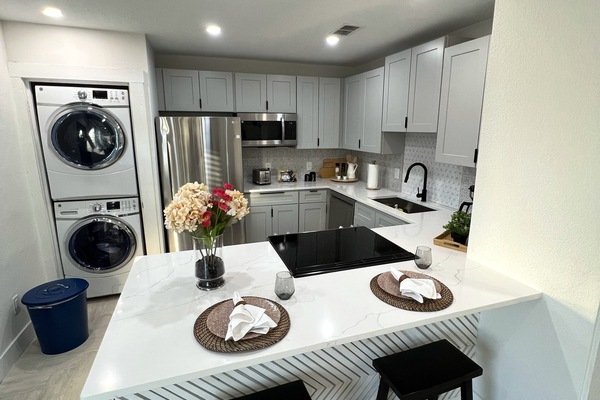 Frigorifero, microonde, forno, piano cottura