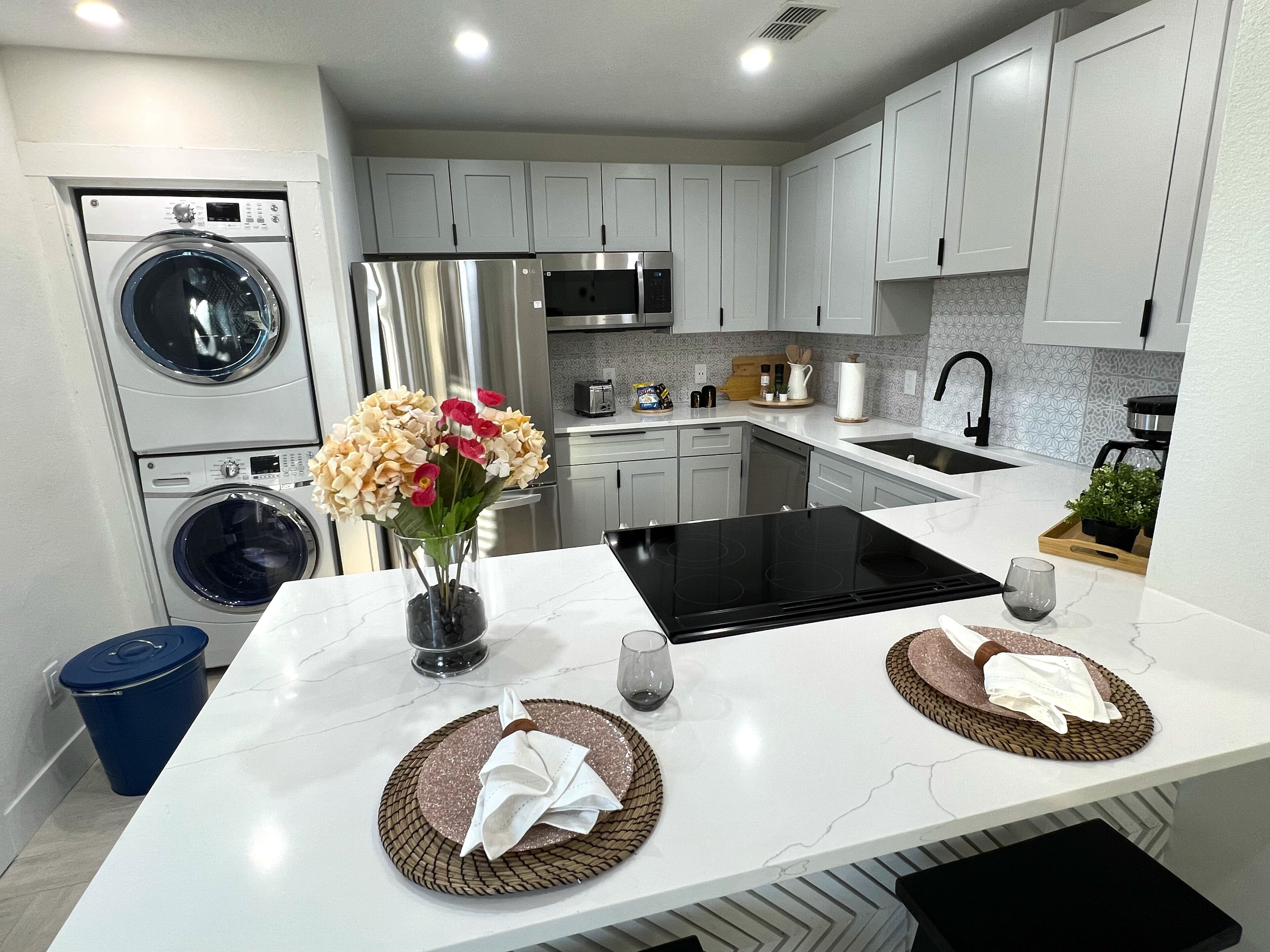 Frigorífic, microones, forn i placa de cuina 