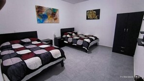 2 slaapkamers, een strijkplank/strijkijzer, gratis wifi, beddengoed