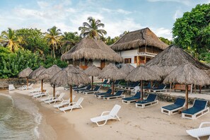 On the beach, kayaking - Hotel Isla del Sol  (Rosario Islands)