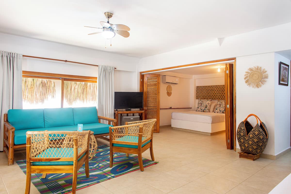 1 bedroom, in-room safe, laptop workspace, WiFi (free)