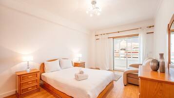 2 Schlafzimmer, Schreibtisch, Bügeleisen/Bügelbrett, Internetzugang