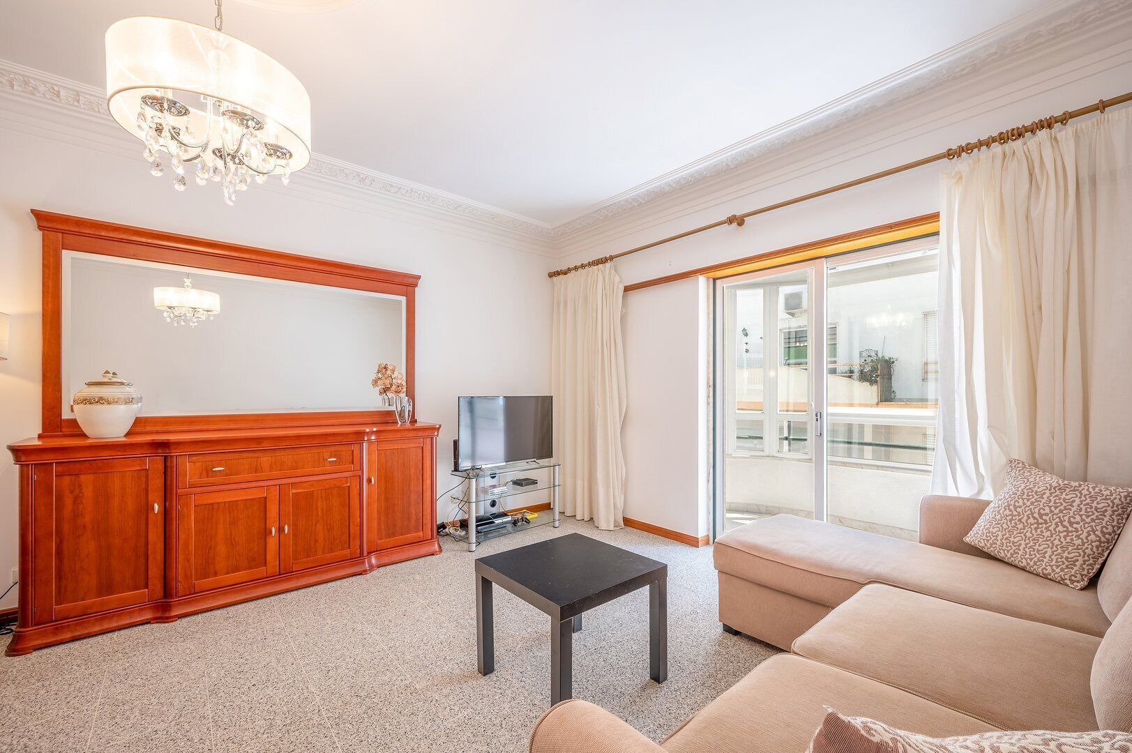 Télévision, cheminée