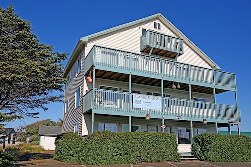 Top Town Condo at Maris Stella