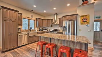 House (4 Bedrooms) | Interior