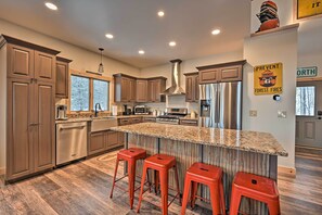 House (4 Bedrooms) | Interior