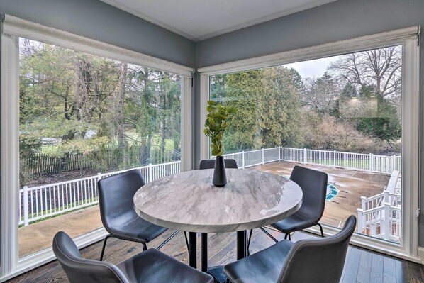 House (6 Bedrooms) | Interior