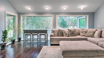House (6 Bedrooms) | Interior