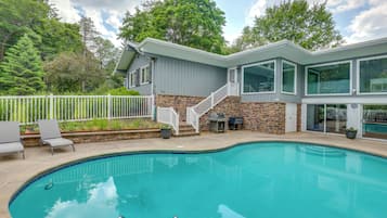 House (6 Bedrooms) | Interior