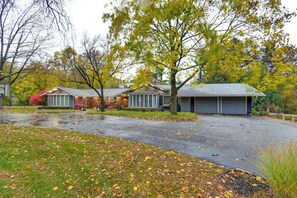 House (6 Bedrooms) | Interior - Spacious Rochester Home w/ Heated Pool & Hot Tub! (Rochester)