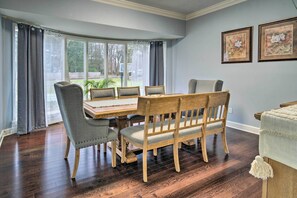 House (6 Bedrooms) | Interior