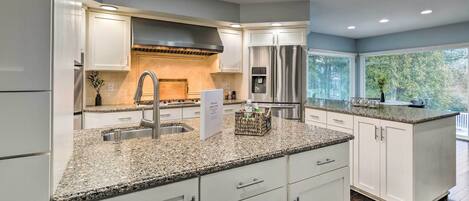 House (6 Bedrooms) | Interior