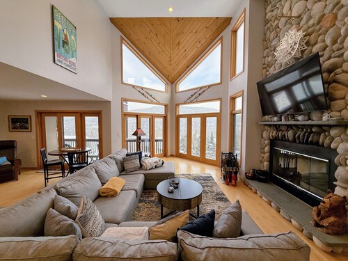 CR16 Ski-in/Out luxury home in Bretton Woods; Great Views. Pool/gym passes!