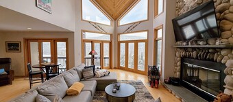 CR16 Ski-in/Out luxury home in Bretton Woods; Great Views. Pool/gym passes!