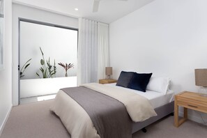 3 bedrooms, desk, iron/ironing board, WiFi