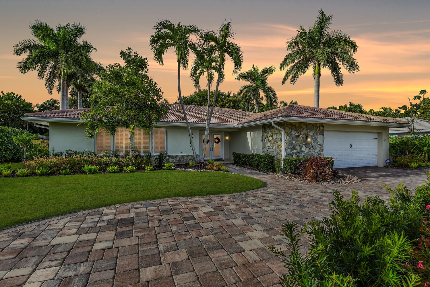 PARK SHORE RETREAT - Lush Landscaped Pool Home w/ Private Beach Park Access!