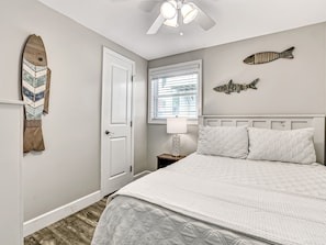 4 bedrooms, iron/ironing board, WiFi, bed sheets