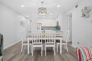 Dining - La Mirage Condo 319 Beachfront Resort Condominiums with Private Boardwalk (Port Aransas)