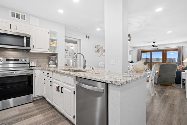 Fridge, microwave, oven, stovetop - La Mirage Condo 319 Beachfront Resort Condominiums with Private Boardwalk (Port Aransas)