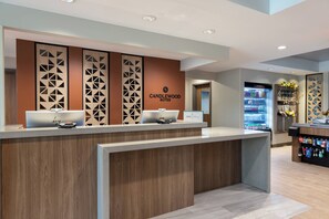 Mostrador para check-in y check-out