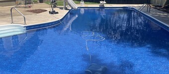 Cozy Home with a Beautiful Lazy L Pool Minutes from Campus!