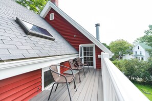 Property grounds - Cozy Second Floor Apartment, On Back Cove. (Portland)