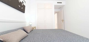 Een strijkplank/strijkijzer, gratis wifi, beddengoed