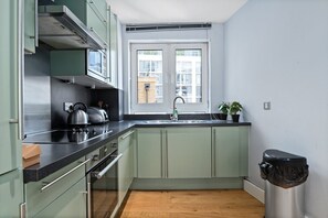 Fridge, microwave, oven, dishwasher - GuestReady - Tower of London at your doorstep (London)