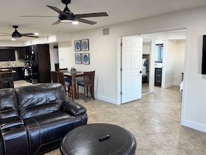 Smart TV - Beach Front Condo In Beautiful Lake Havasu Arizona (Lake Havasu City)