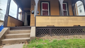Exterior detail - Cozy and stylish apartment in central meriden (Meriden)