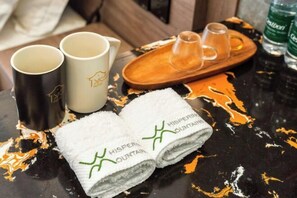 A table with two mugs, a tray with shot glasses, and a towel with 'HISPERIN MOUNTAIN' branding.
