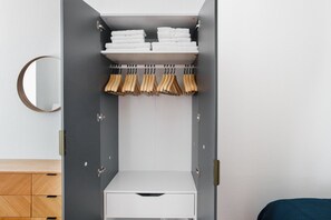 3 chambres, fer et planche à repasser, Wi-Fi, draps fournis